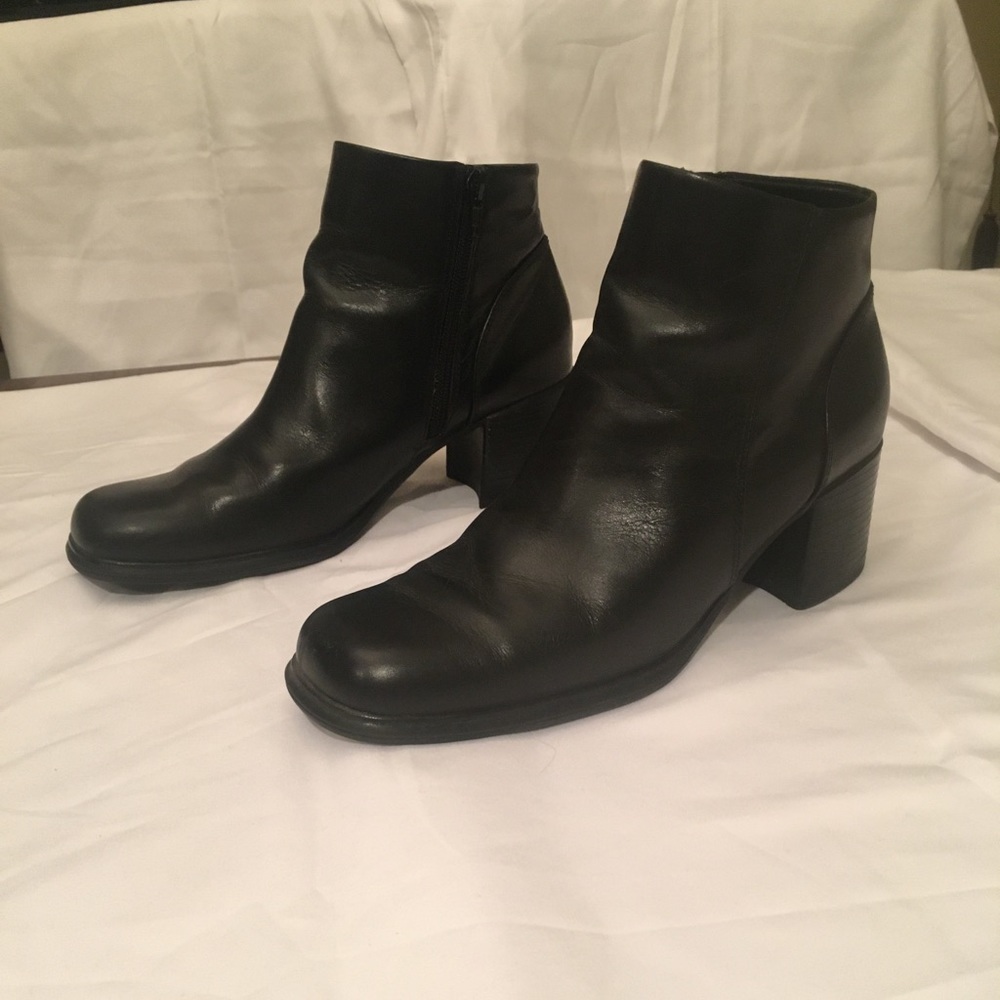 White mountain leather boots